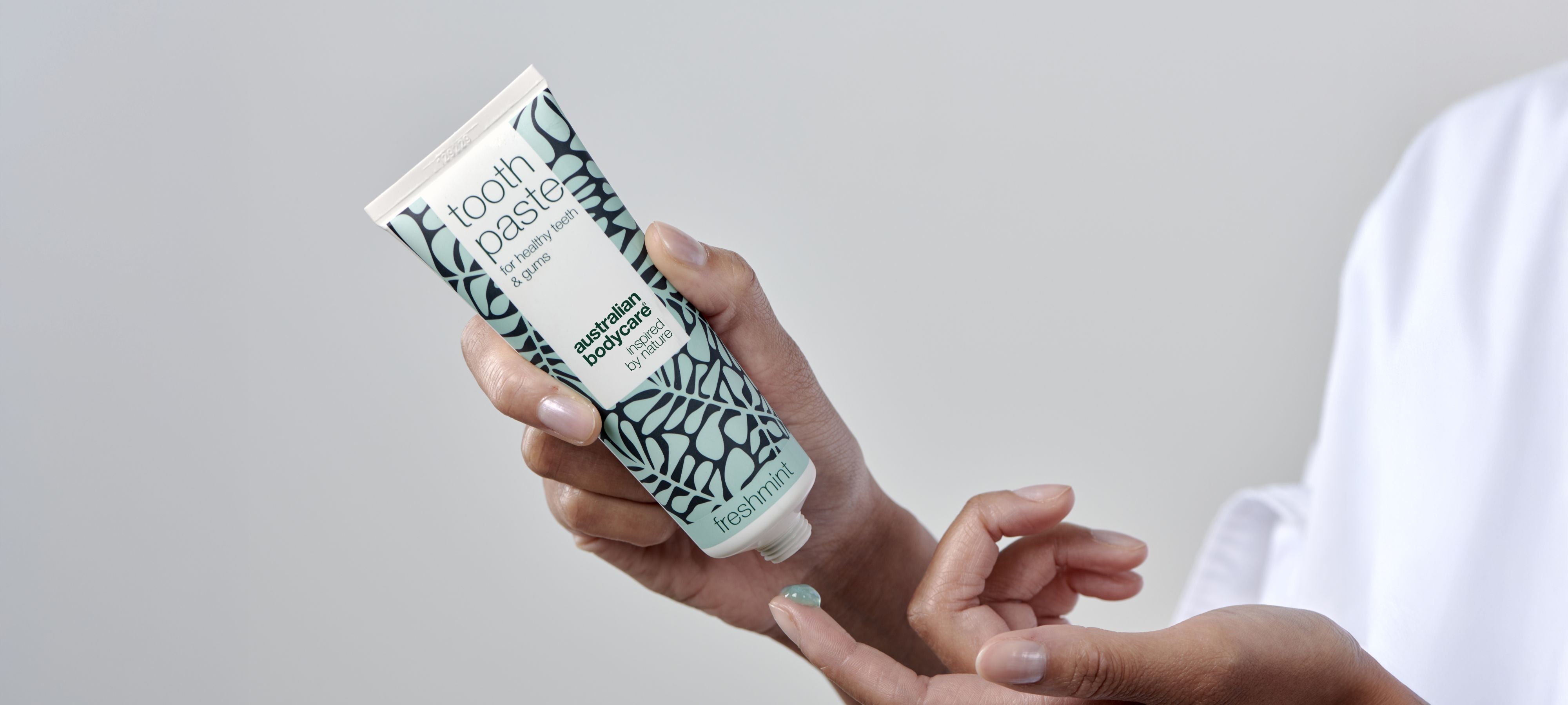 Munnprodukter med Tea Tree Oil til daglig pleie av tenner, tunge og tannkjøtt