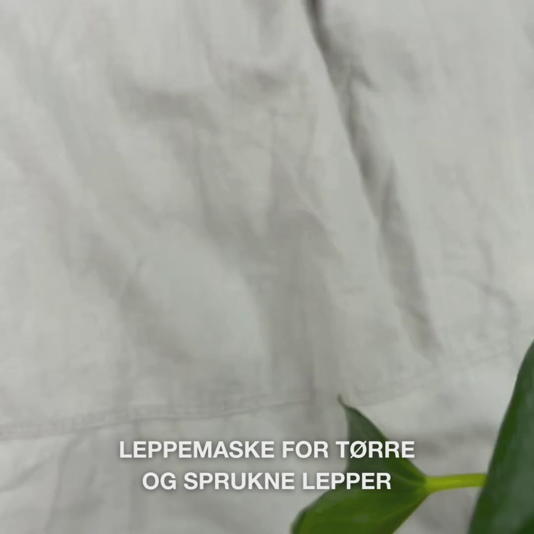 Leppemaske mot tørre, sprukne lepper og fine linjer. Fukt og pleie med B12, kollagen og hyaluronsyre.