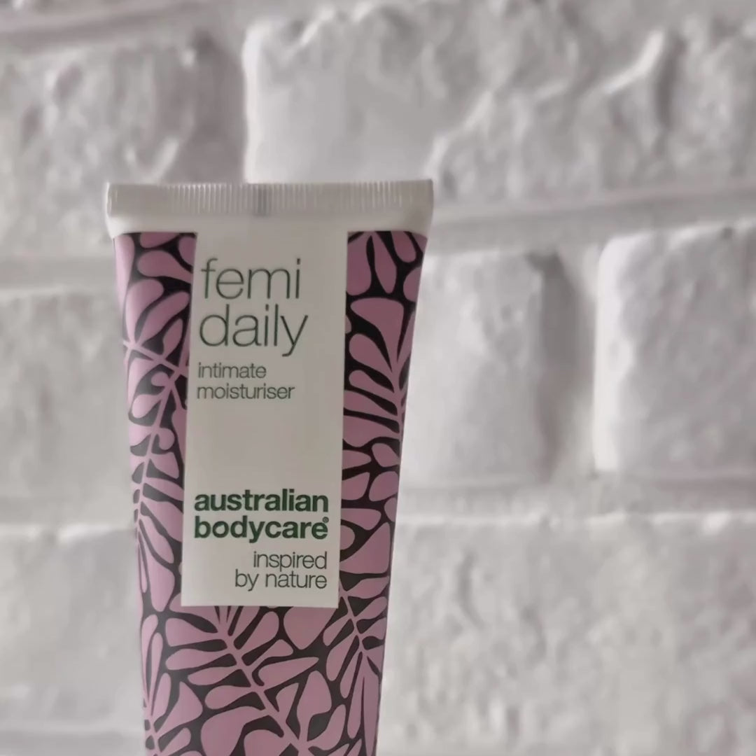 Video som viser Australian Bodycare Femi Daily Intim Gel og dens lette, beroligende tekstur.