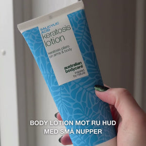 Body lotion mot keratosis pilaris som mykgjør ru hud og reduserer nupper. Med salisylsyre, niacinamid og zinc PCA for glattere hud.