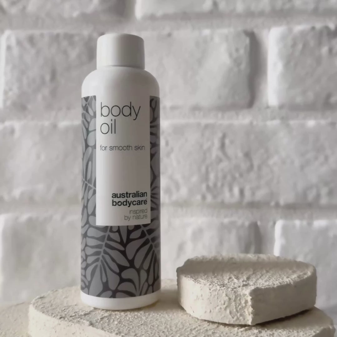 Body Oil reduserer strekkmerker, arr og pigmentflekker. Med mandelolje, squalane og vitamin E for fuktet, myk og elastisk hud.