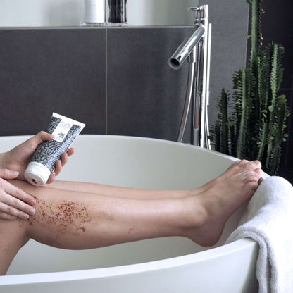 Body Scrub Tea Tree Oil - Dyprensende kroppskrubb & intim peeling med 100 % naturlig tetreolje