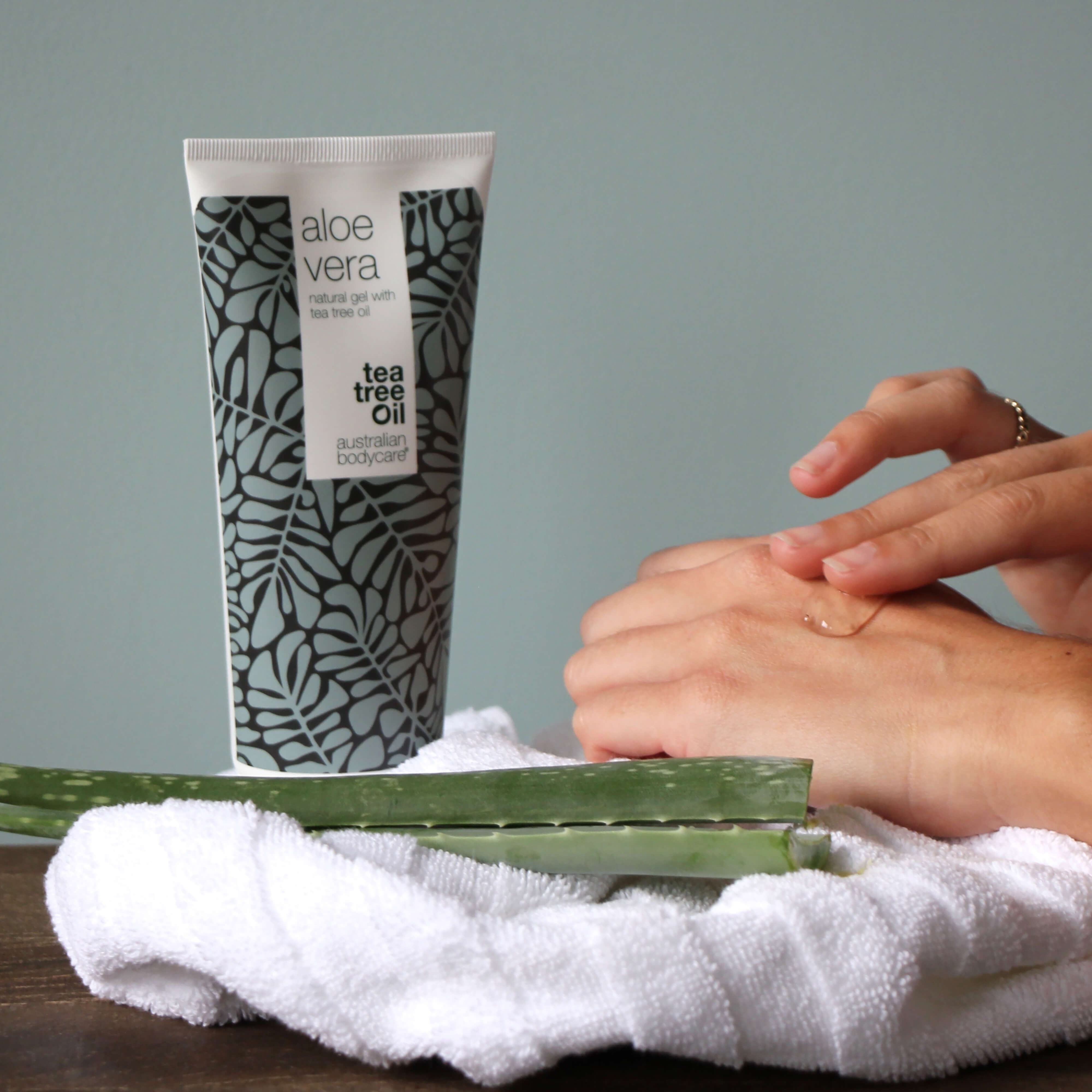 Bio Aloe Vera Gel – Fuktighet og friskhet for huden — Bio Aloe Vera Gel gir fuktighet og friskhet til tørr eller solutsatt hud. Hurtigabsorberende, lett og ikke-klebrig formula.