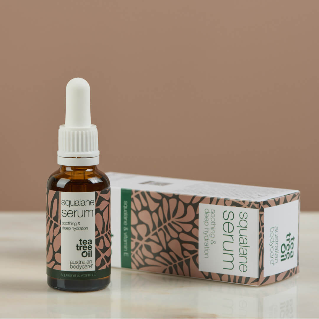 Fuktighetsgivende ansiktsserum med Squalane & E-vitamin  — Squalane & E-vitamin gir dyp fuktighet til tørr hud. Lett, ikke-fet serum som etterlater huden myk og smidig.